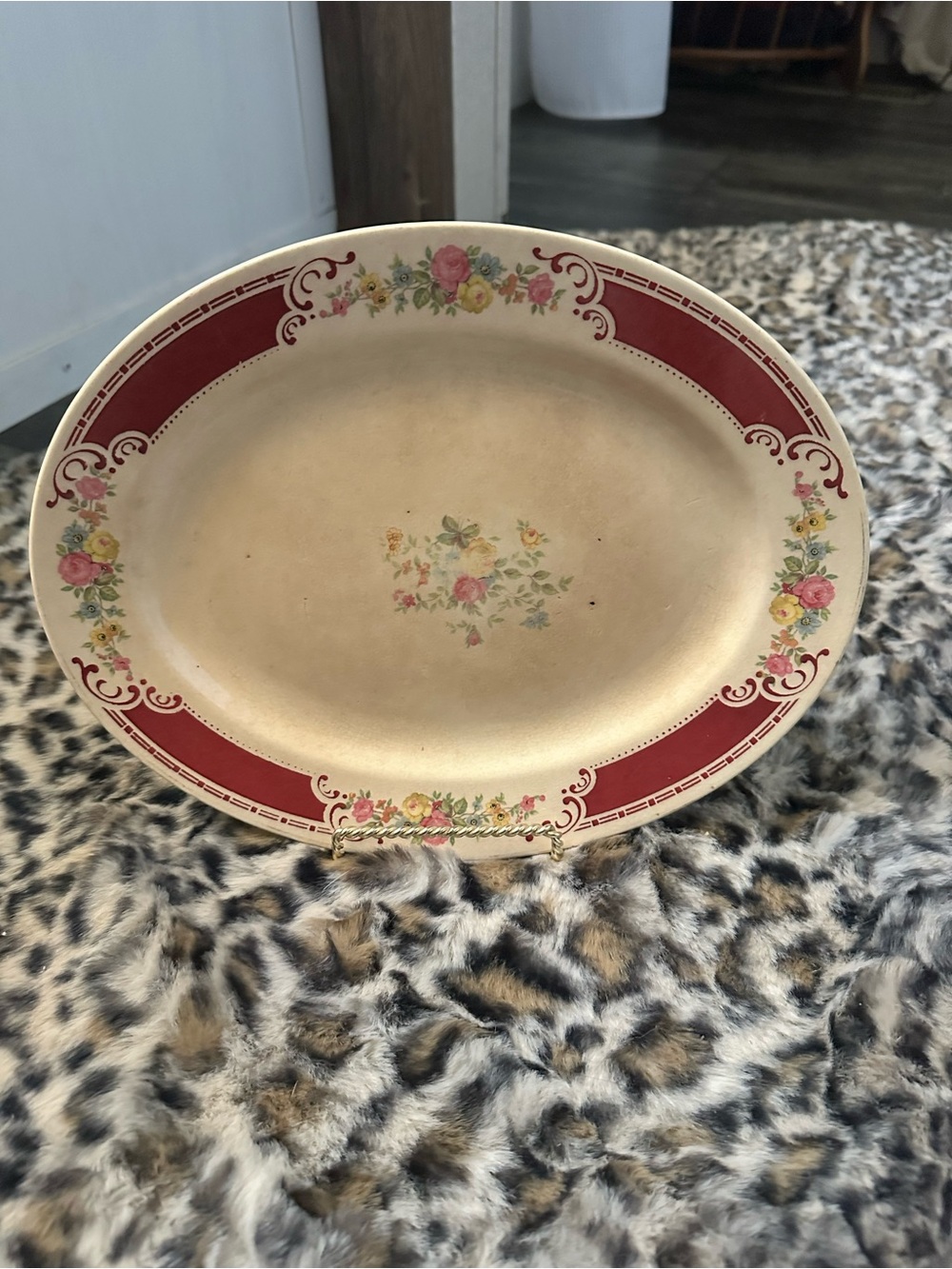 Vintage Homer Laughlin China Company. 1940s  “Magestic” pattern.